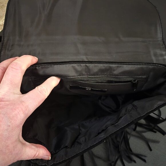 H&M Black faux suede fringe bottomed purse - Picture 4 of 4